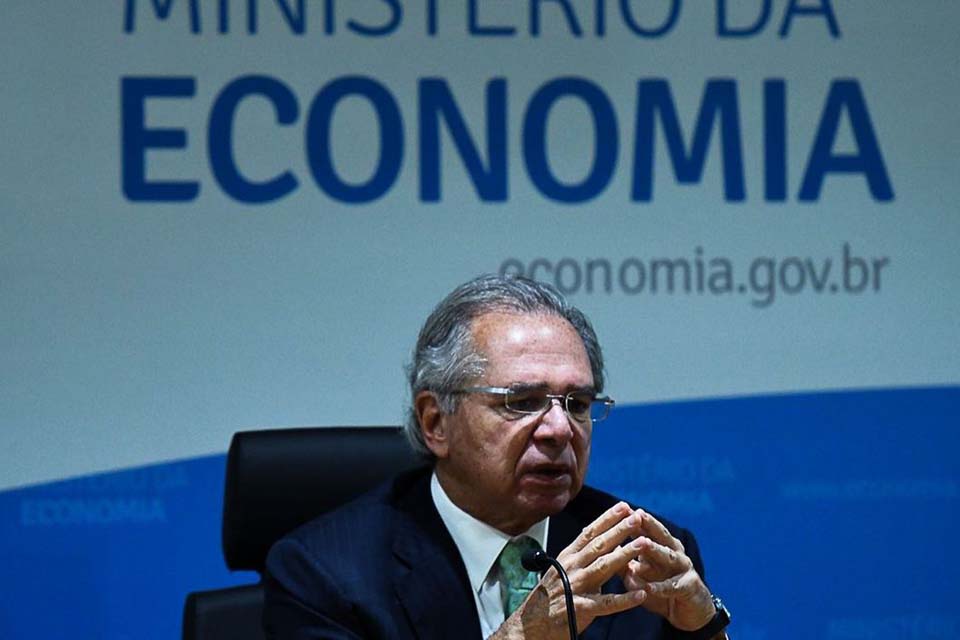 Guedes cita Eletrobras e Correios como “privatizações óbvias”