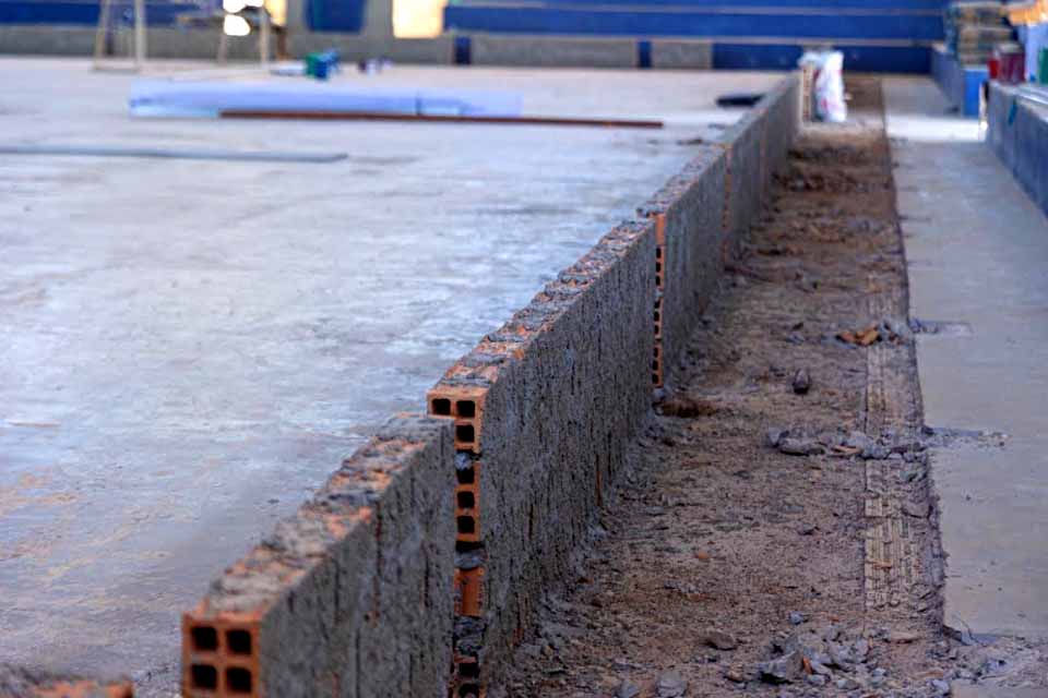 Prefeitura realiza reforma das quadras do Setor 4 e da escola Maria de Lourdes, no Setor 07