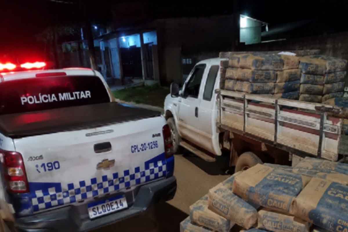 Polícia Militar recupera sacos de cimento furtados durante a madrugada 