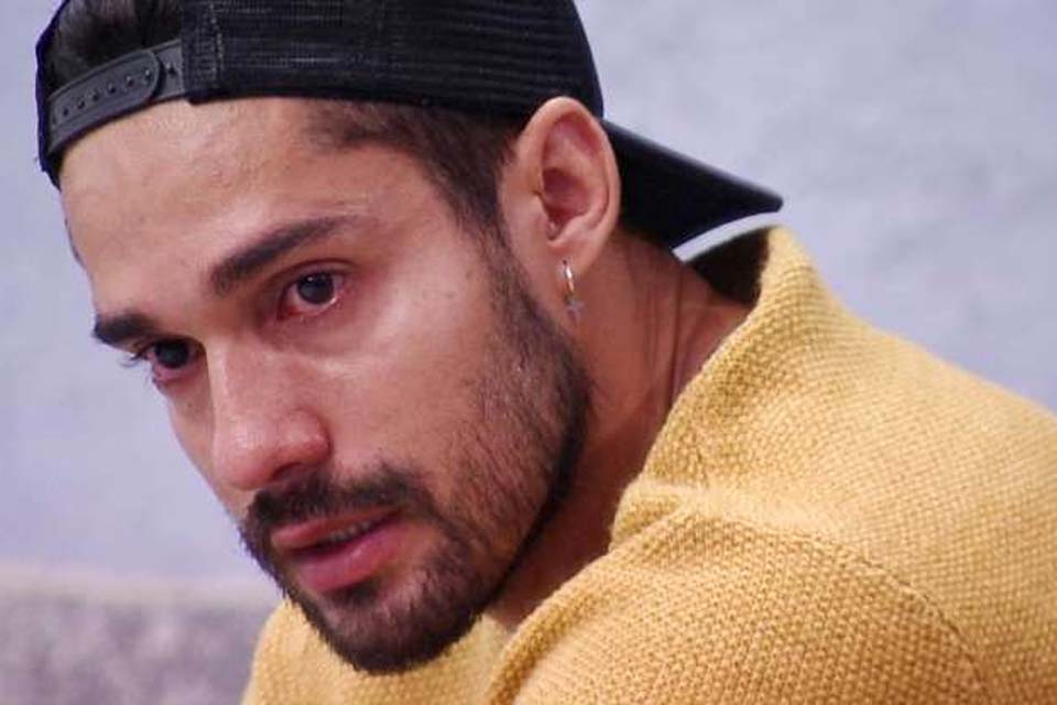 Ex-BBB Arcrebiano pede fim de linchamento contra Karol Conká: 'Deixem ela seguir a vida'