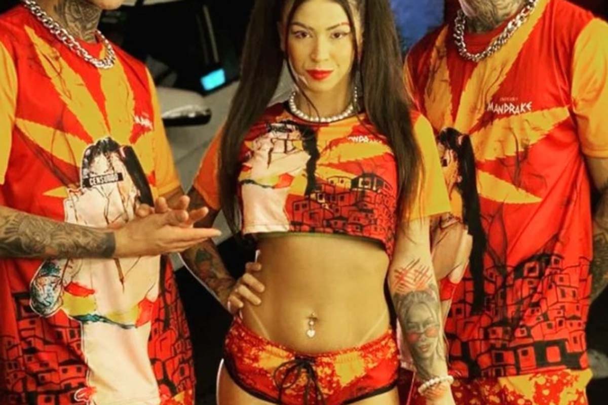 MC Pipokinha é condenada em R$ 100 mil por show com cenas de sexo