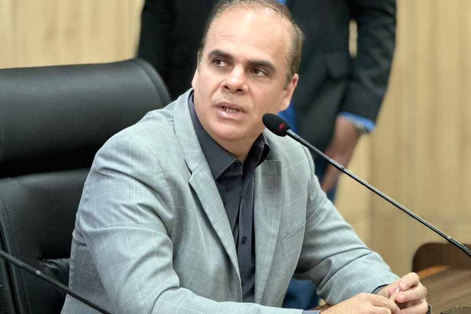 Deputado Alan Queiroz propõe reforma do Poliesportivo Deroche Pequeno Franco em indicação à SEOSP