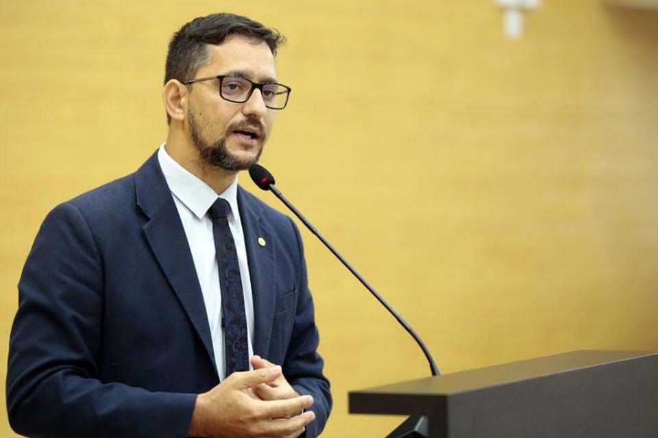 Deputado Anderson cobra do Governo informações quanto ao plano de combate ao Covid-19 e quantitativo de leitos de UTI 