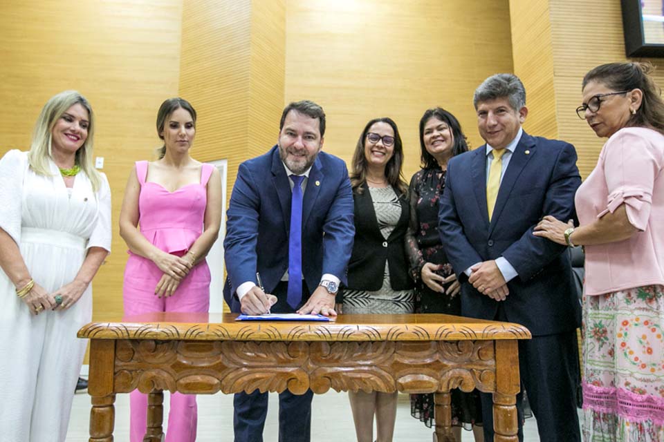 Alex Redano empossado presidente do Colegiado de Presidentes das Assembleias Legislativas