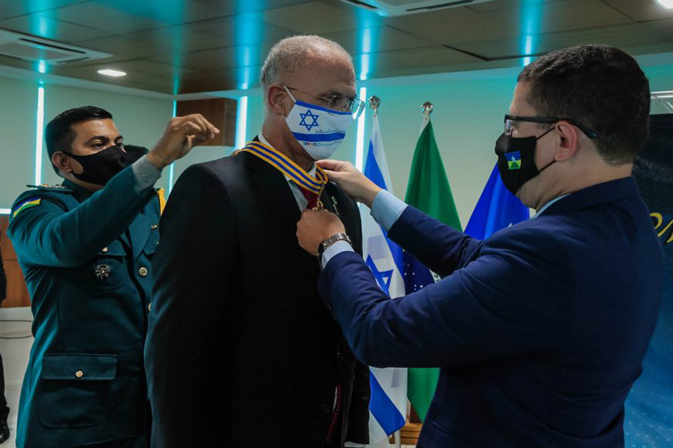 Governador Marcos Rocha faz entrega da medalha Marechal Rondon a Embaixador de Israel