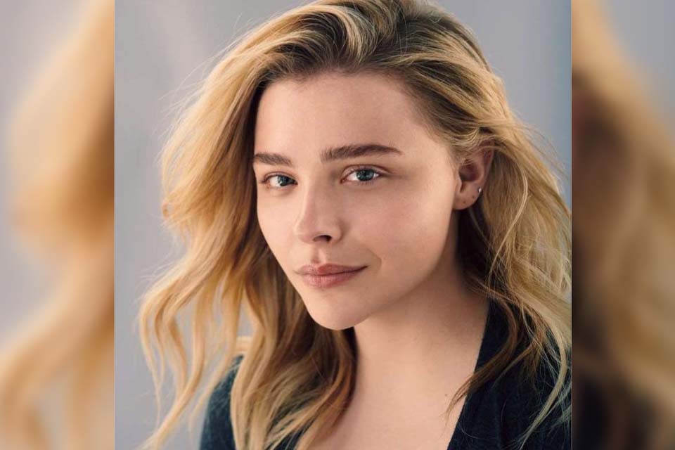 Chloe Moretz vai estrelar sci-fi do roteirista do novo Batman