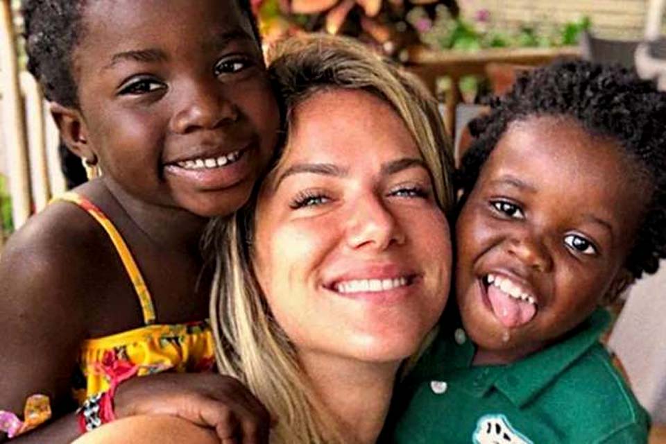 Gio Ewbank detalha rotina de estudos de filhos na quarentena