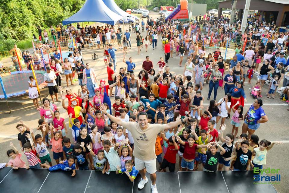 Mais de mil crianças participam de festa promovida por Eyder Brasil no Residencial Morar Melhor