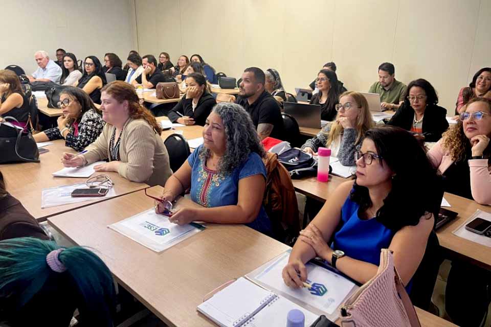 Diretora do SINTERO participa de formação do Tribunal de Contas do Estado  sobre planos de educação