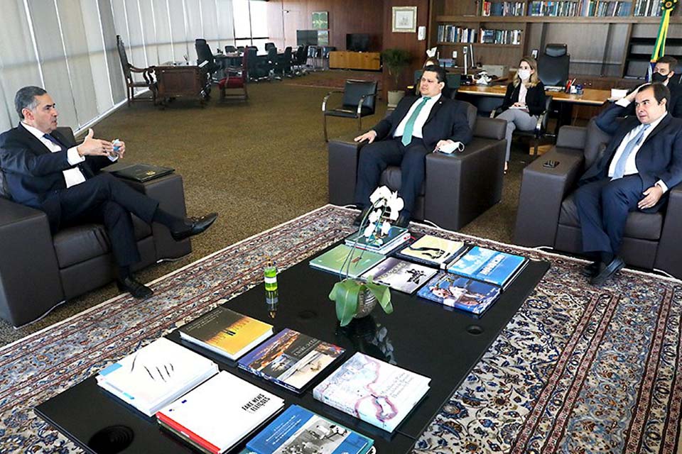 Líderes se reunirão com especialistas que defendem o adiamento das eleições