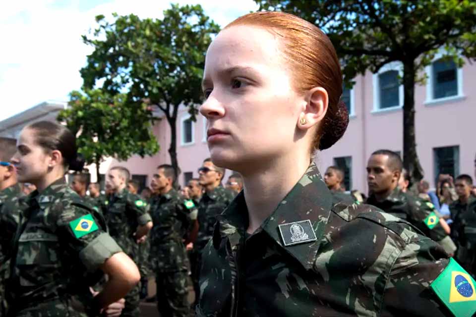 Exército inicia no Rio incorporação da 1ª turma de mulheres recrutas