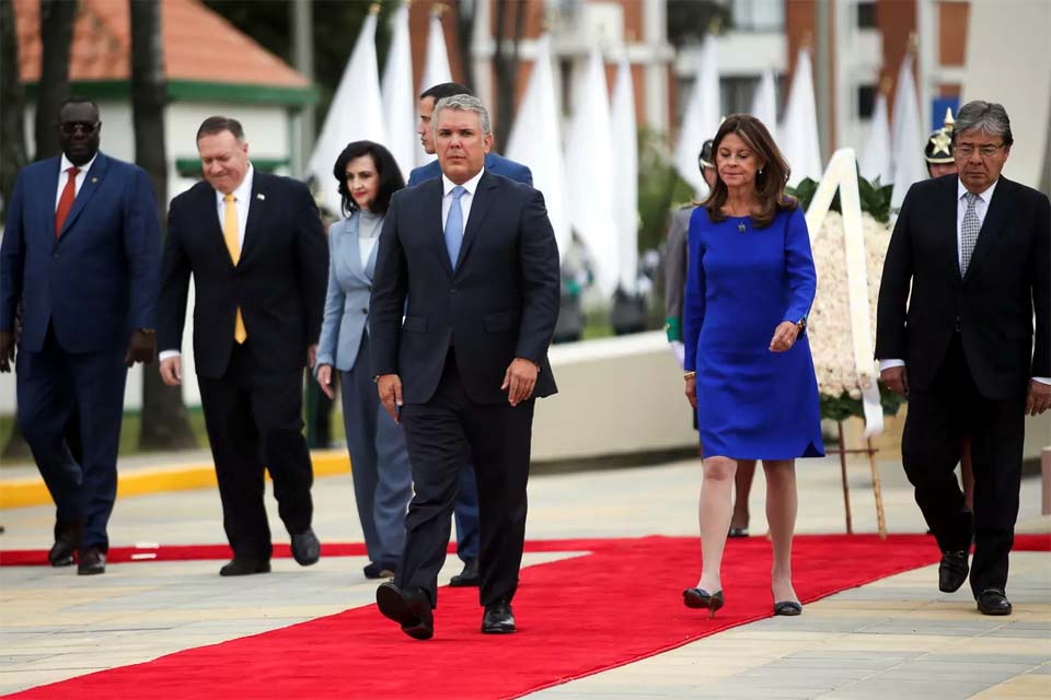 Colômbia contraria EUA e não inclui as Farc na lista de grupos terroristas, diz emissora