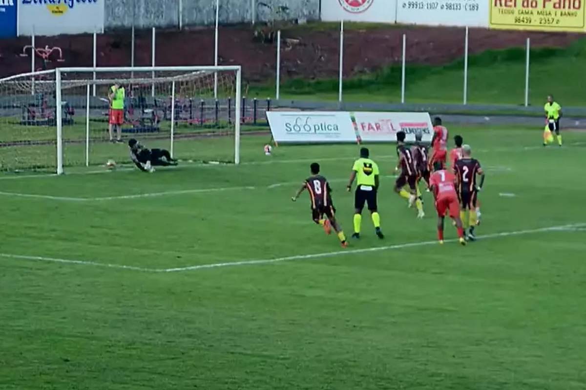 Com dois gols Mano garante Guaporé nas finais e se torna o maior artilheiro do Jacaré
