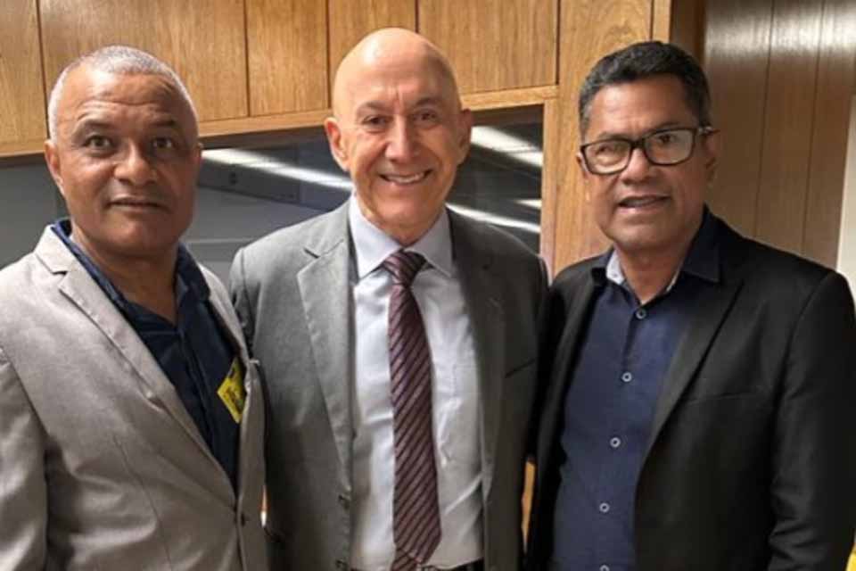 Presidente da CPPD entrega ao Sindsef consulta de Confúcio Moura ao TCU sobre RT dos professores