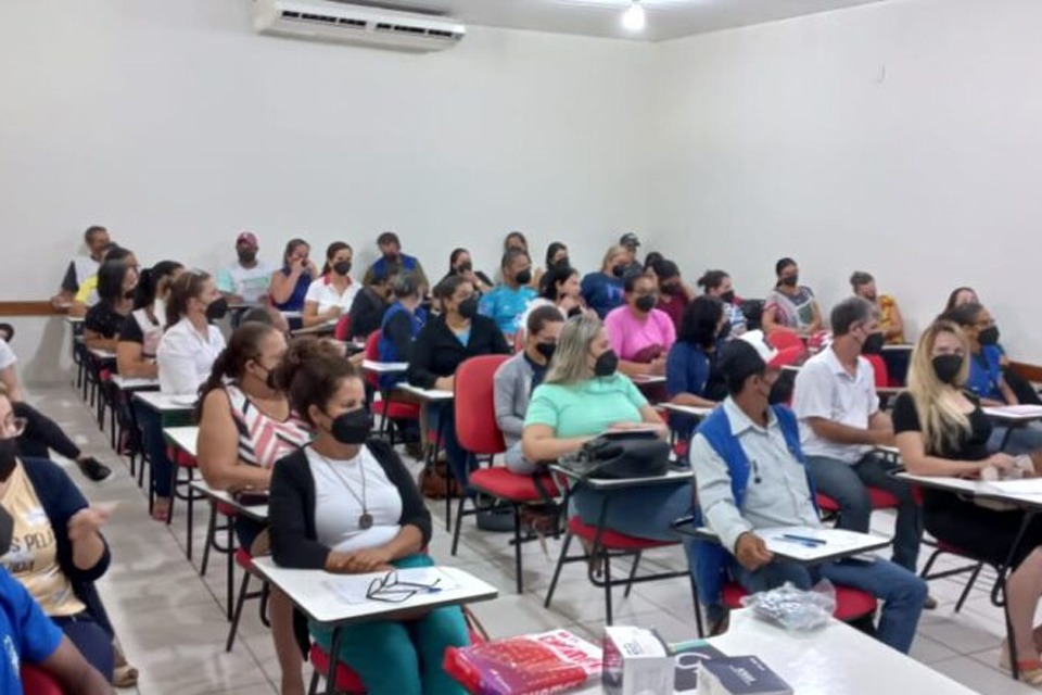 Agentes de saúde participam de capacitação oferecida pela Fiocruz durante esta semana