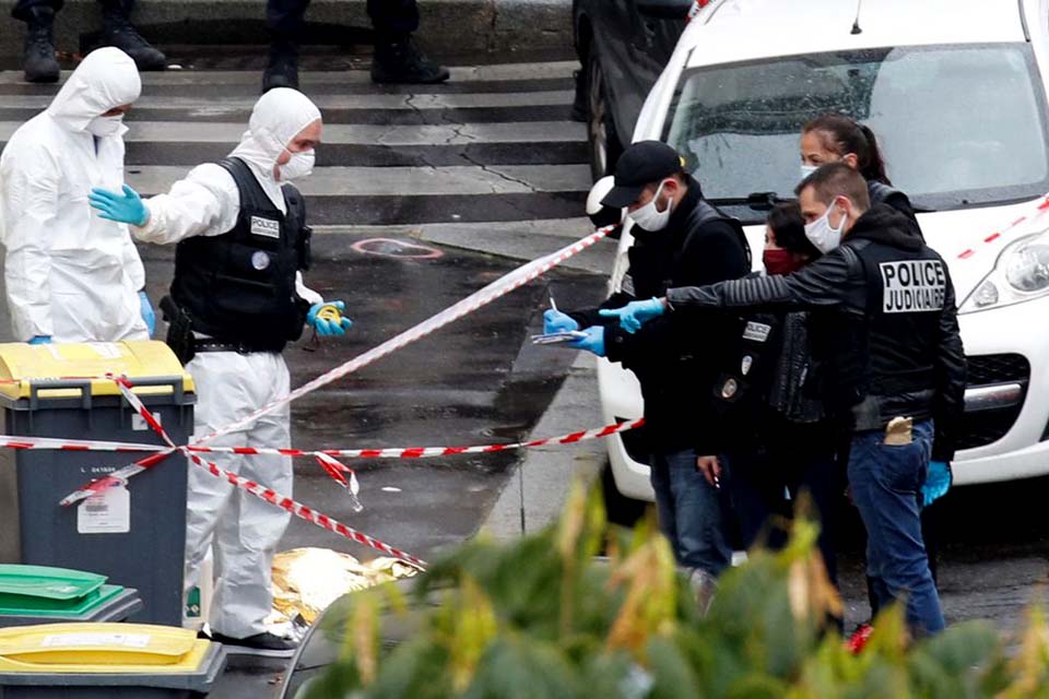 Ataque com faca deixa quatro feridos em Paris