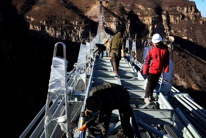 China constrói ponte transparente mais longa do mundo