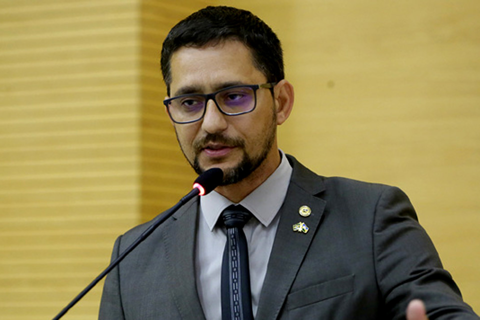 Deputado Anderson lamenta morte de policial penal vítima da COVID19