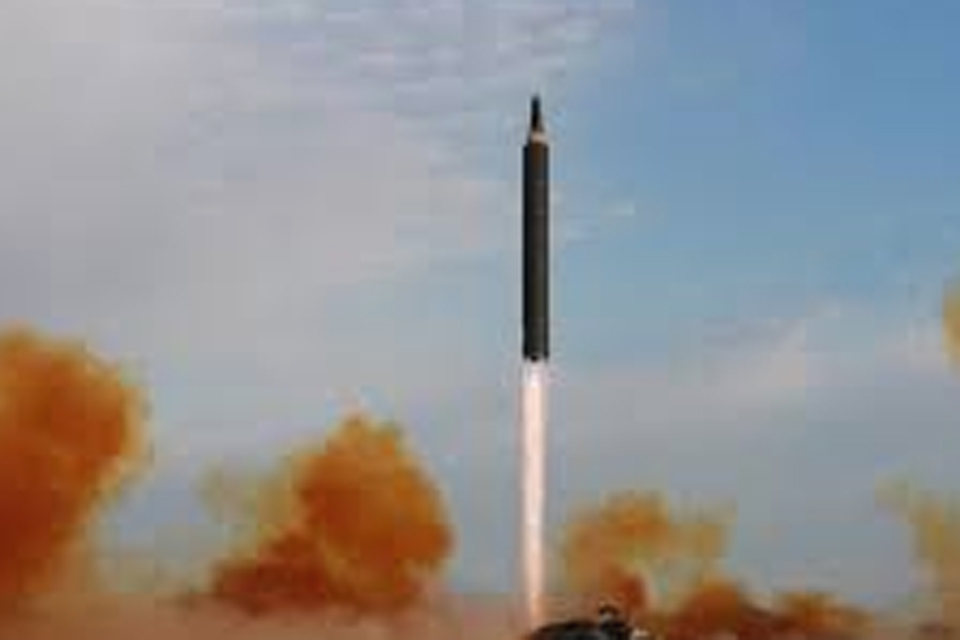 Fim de tratado entre EUA e Rússia joga mundo para corrida nuclear com proliferação de ogivas