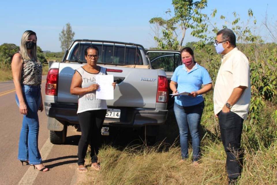 Semed realiza entrega de atividades impressas para alunos da área rural