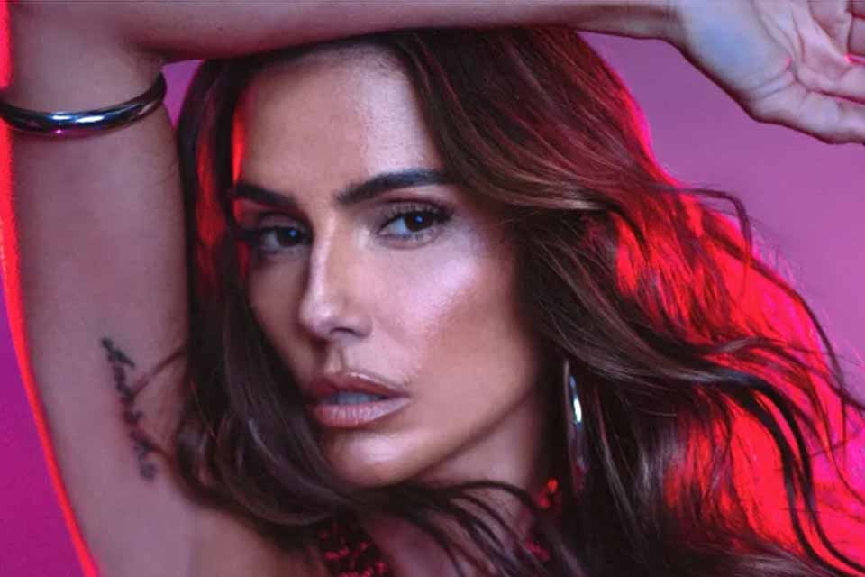 Deborah Secco comemora início das gravações de 