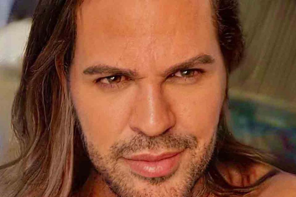 Eduardo Costa nega cirurgias plásticas e revela uso de anabolizantes