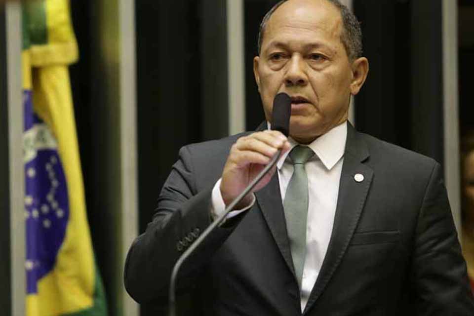 Coronel Chrisóstomo anuncia que bancada federal de Rondônia vai destinar R$ 11 milhões para comprar vacinas para o Estado