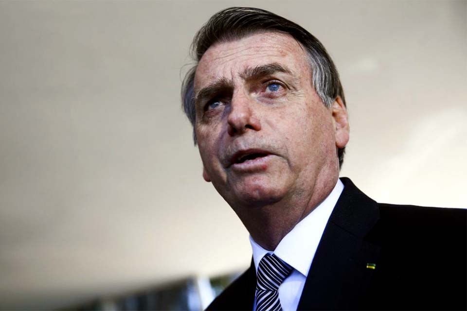Bolsonaro pede que reivindicações dos policiais sejam atendidas