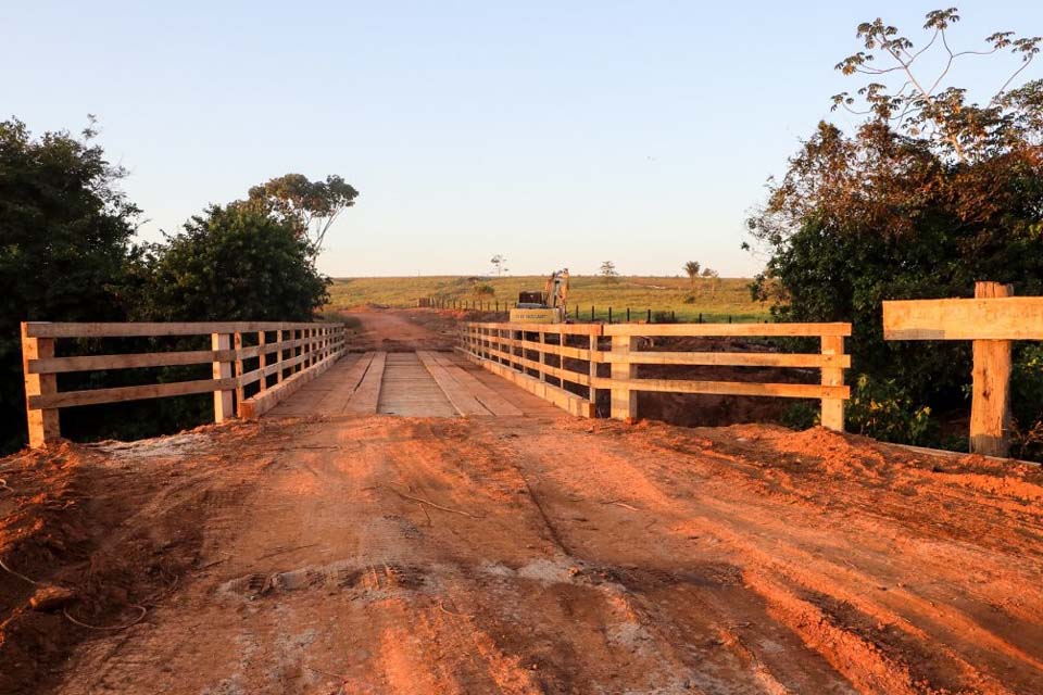 Prefeitura constrói nova ponte no Rio Palmeira na Linha Rei Davi