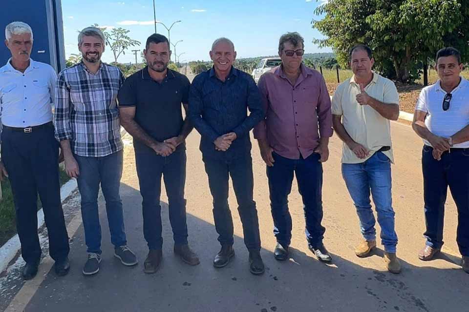 Ezequiel Neiva destina R$ 1 milhão para recuperação das estradas vicinais em Vale do Anari