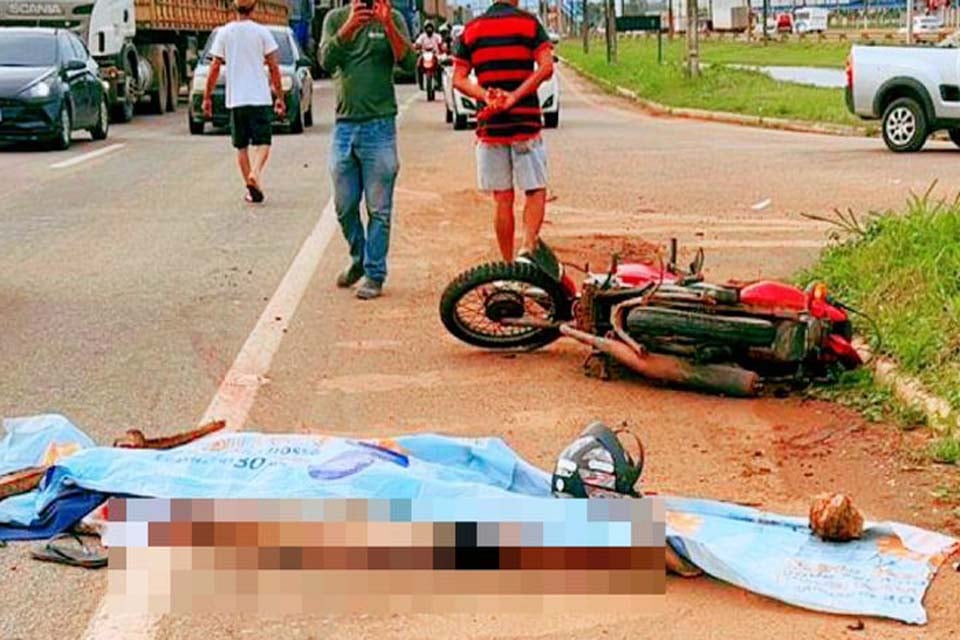 Motociclista morre em acidente com carreta na BR-364 em Porto Velho