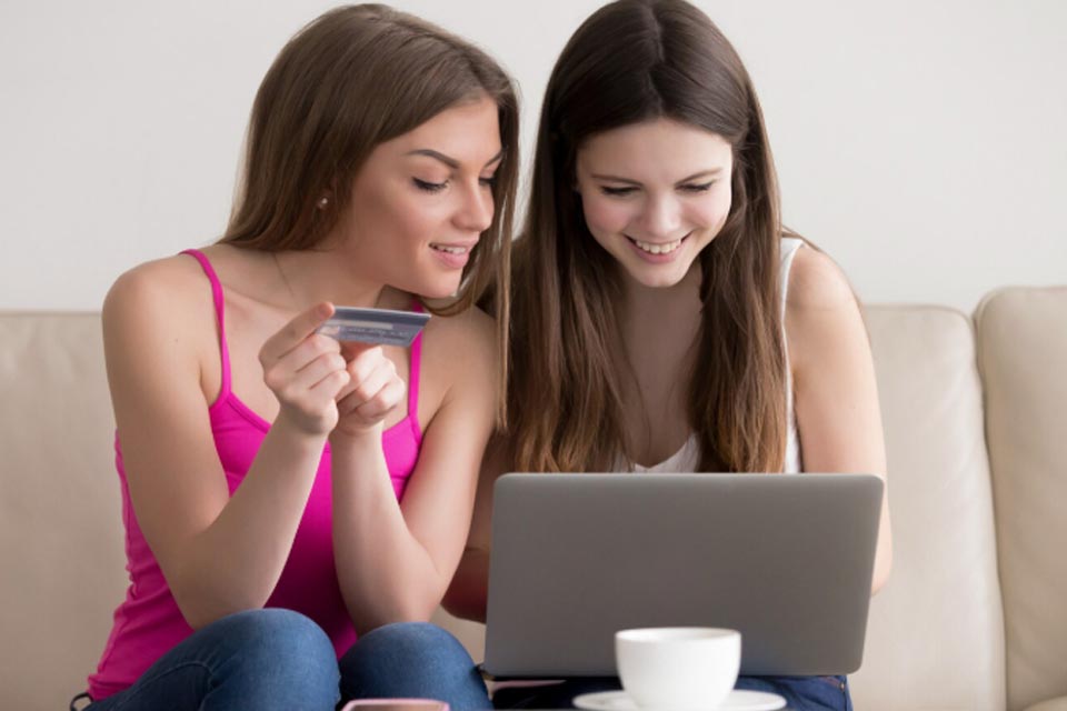 A influência digital nos hábitos de compra da juventude atual