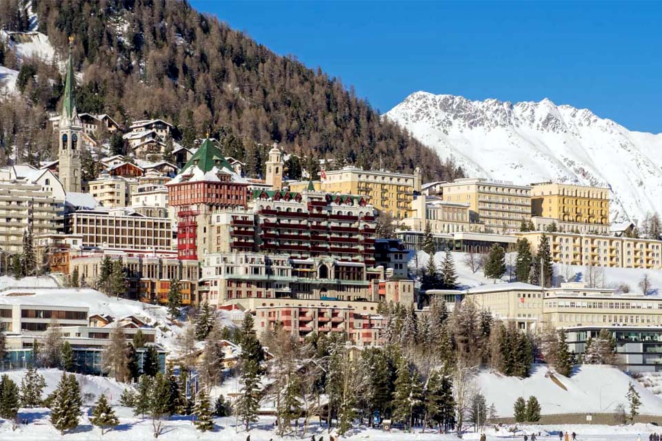 Suíça põe dois hotéis em quarentena devido a nova variante do SARS-CoV-2