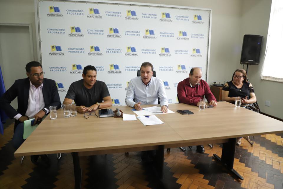 Prefeito de Porto Velho assina projeto de lei que regulamenta o transporte escolar