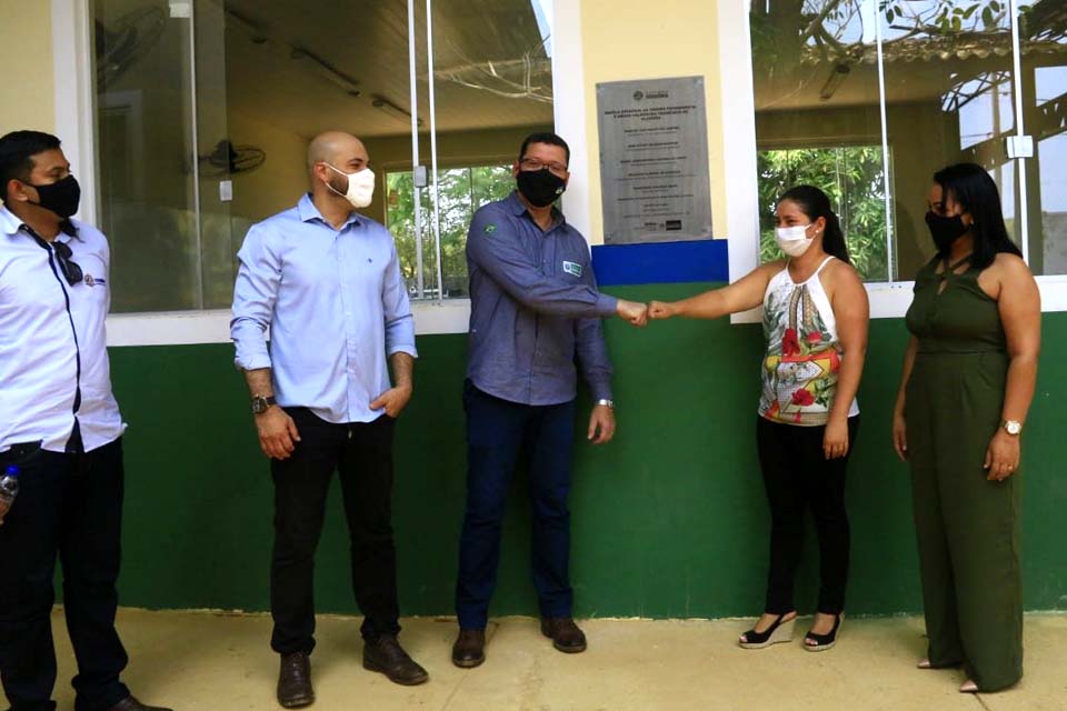 Governador Marcos Rocha confere investimentos em escola no município Machadinho do Oeste