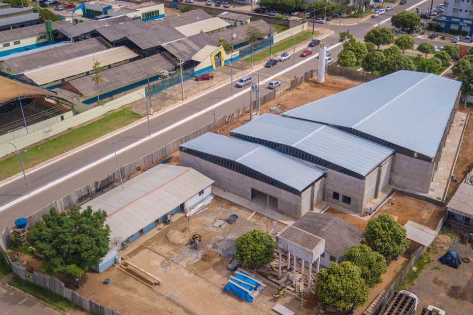 Obras do Teatro Municipal de Jaru continuam em ritmo acelerado