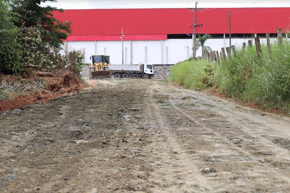 Prefeitura de Ji-Paraná trabalha na recuperação da estrada do sebo