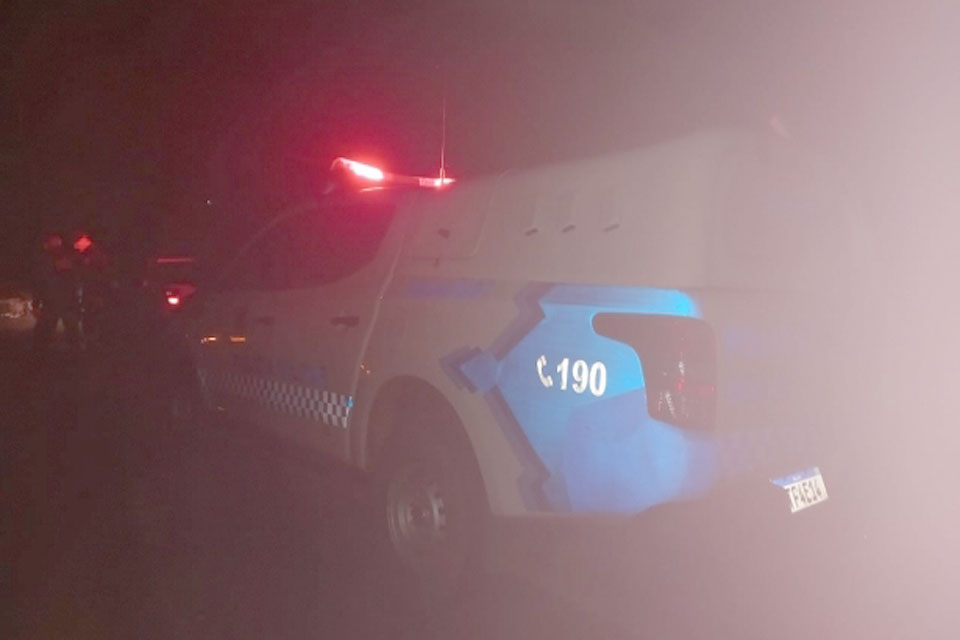 Bandidos realizam roubo em conveniência e fazem vários disparos