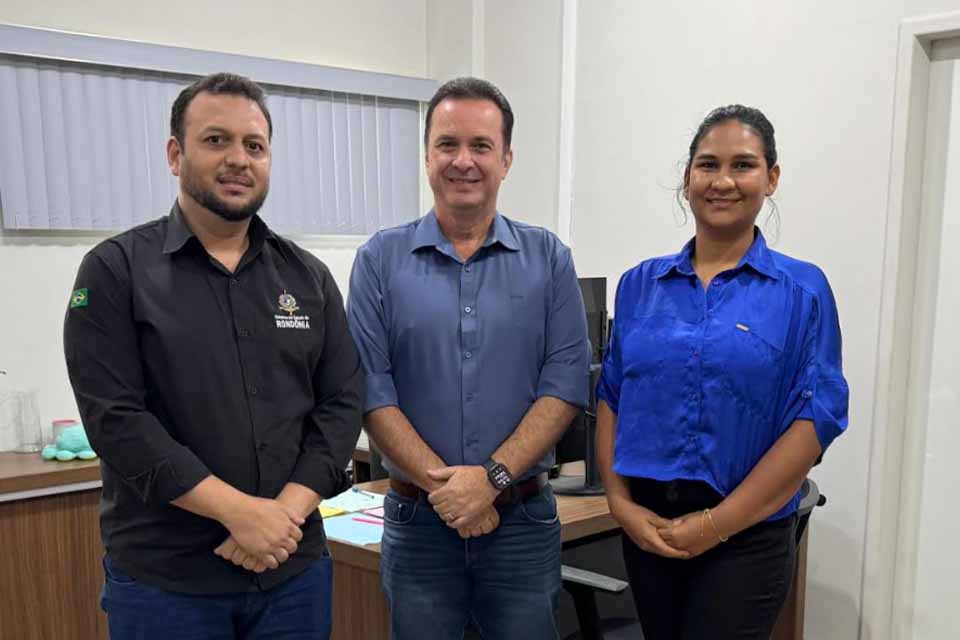 Presidente da Comissão de Saúde deputado Dr. Luís do Hospital visita unidade de Saúde Cosme e Damião 