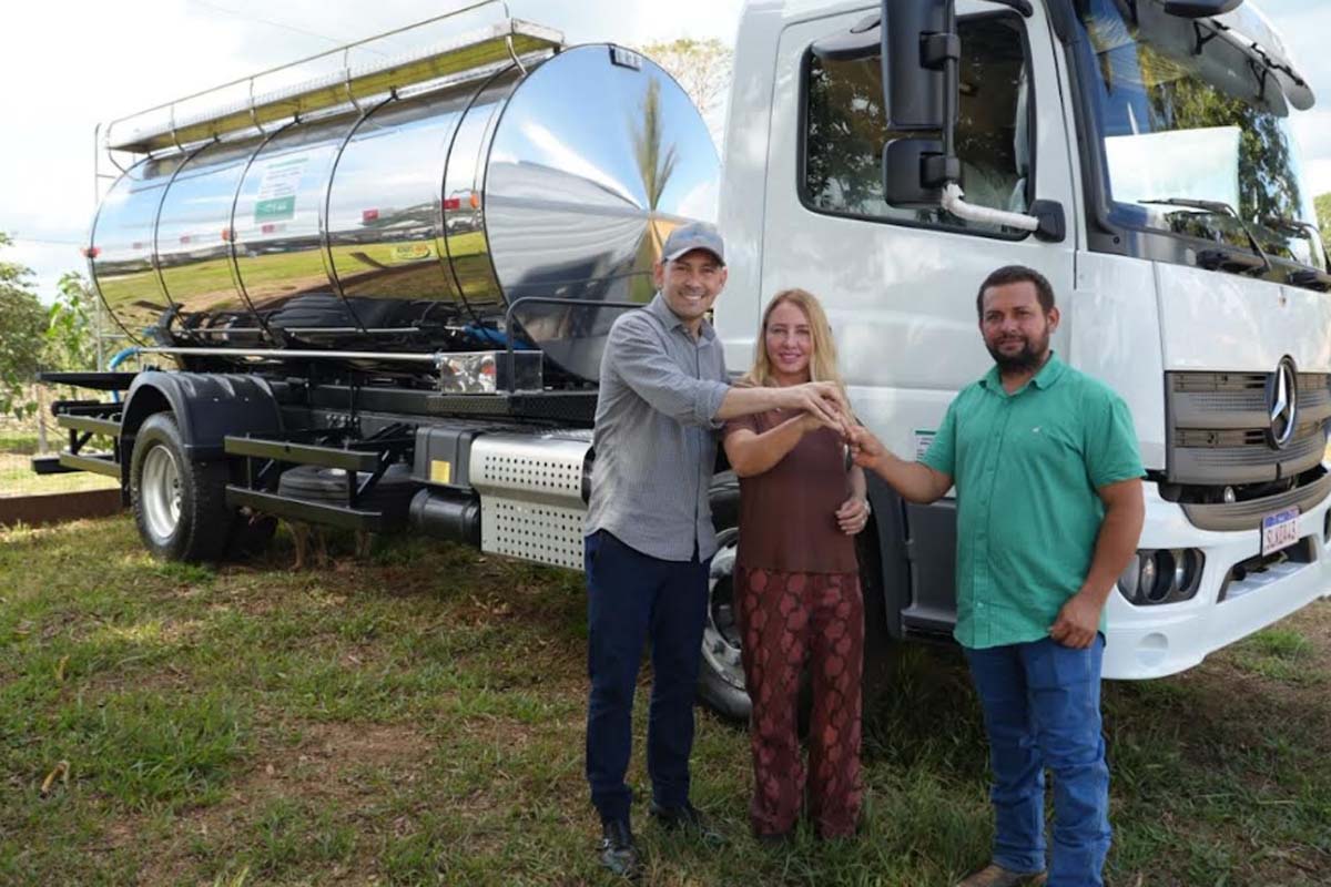 Ieda Chaves entrega caminhão-tanque para fortalecer produção leiteira em Ouro Preto do Oeste