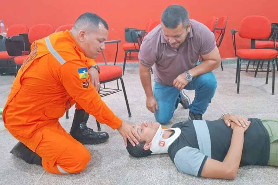 Profissionais da UBS de Nova Estrela participam de capacitação no Corpo de Bombeiros 