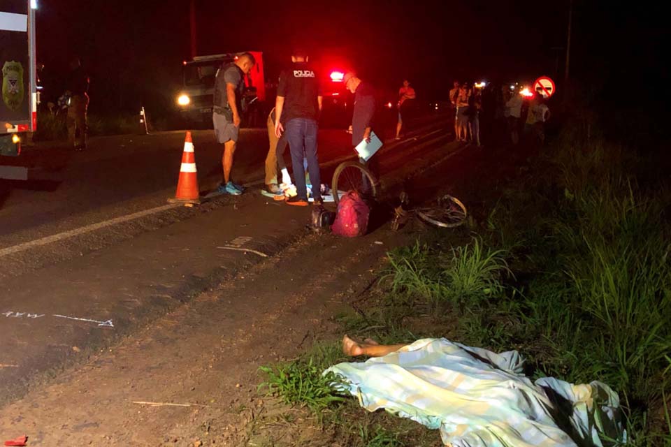 Colisão entre moto e bicicleta deixa dois mortos e dois feridos na BR -319