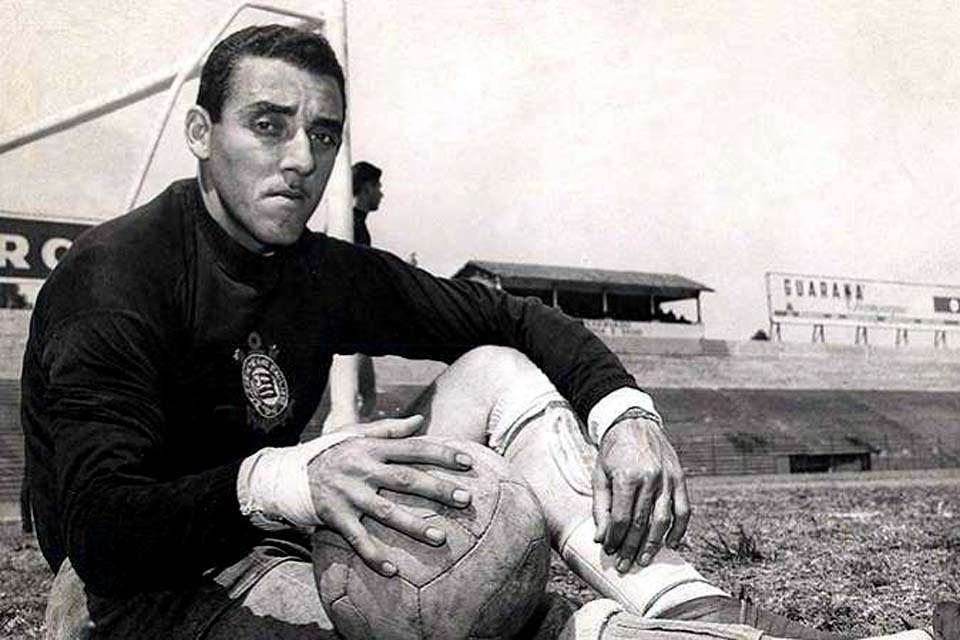 Histórico goleiro do Corinthians e primeiro a usar luvas no Brasil, Cabeção morre aos 89 anos