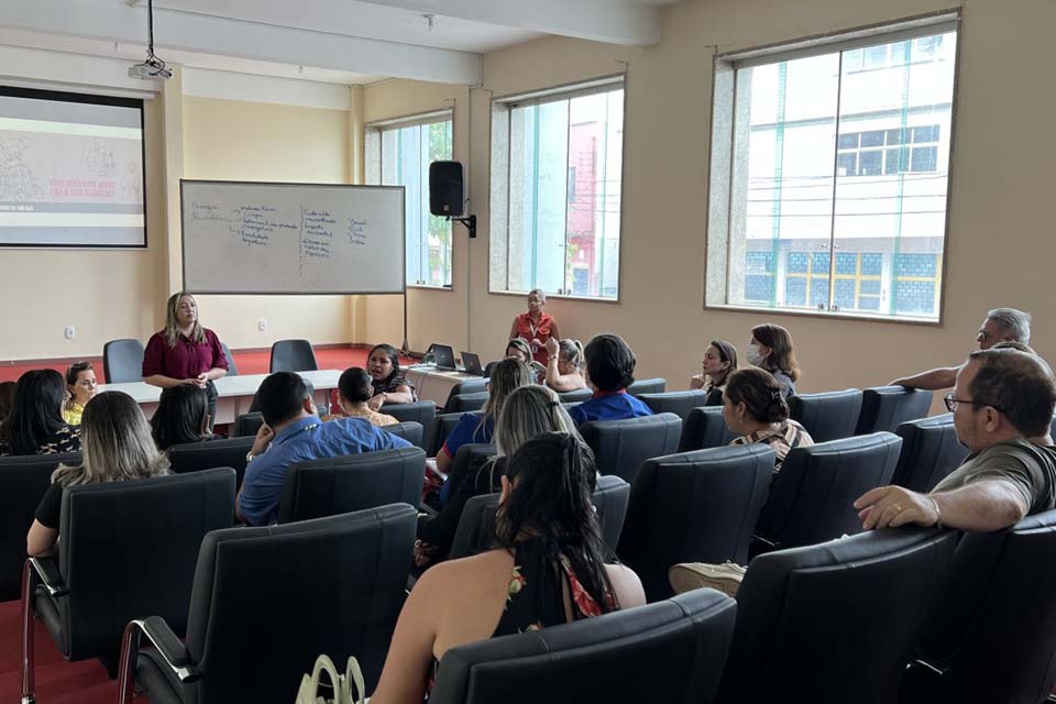 Reunião com escolas e creches particulares define estratégias de imunização contra o vírus da pólio