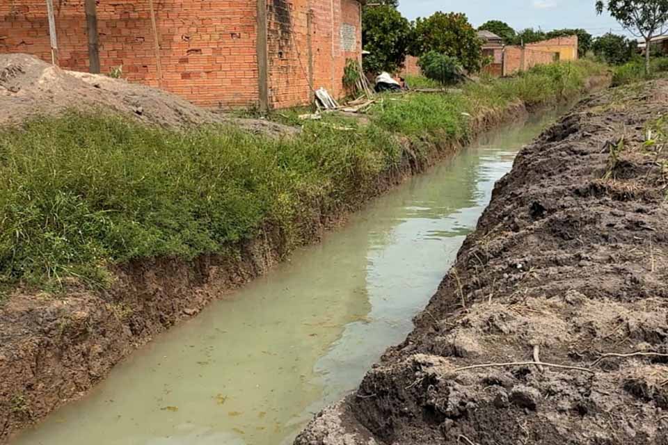 Bairro Lagoa Azul recebe serviços para pôr fim a ponto histórico de alagação