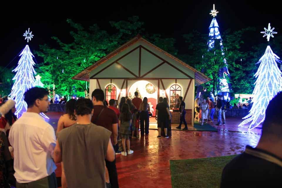 Casa do Papai Noel encantou famílias no Natal Porto Velho Luz