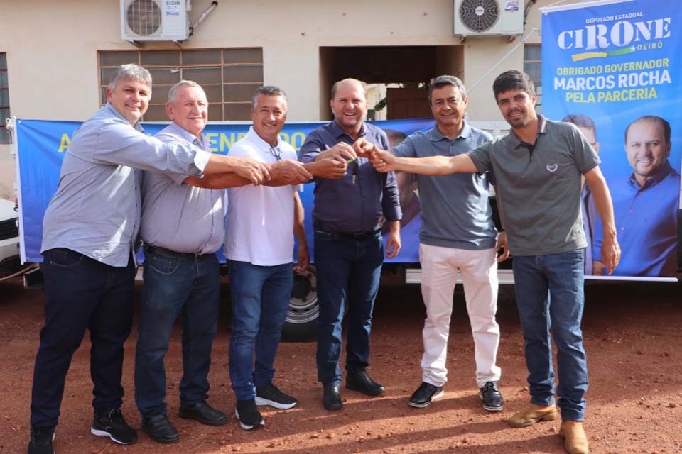 Deputado Cirone Deiró destina caminhão cabine dupla para reforçar frota da Secretaria Municipal de Agricultura de Espigão do Oeste