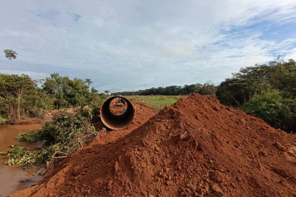 Prefeitura de Porto Velho realiza recuperação de bueiro na Linha 31 de Março