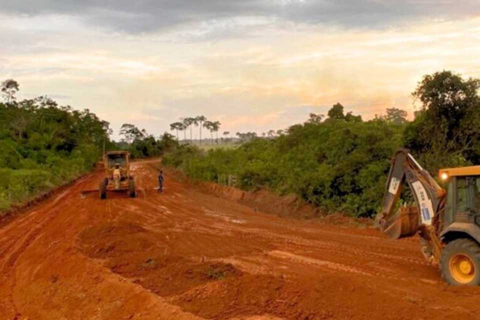 Governo de Rondônia investe em manutenção da Linha 2 do Abunã e fortalece infraestrutura viária