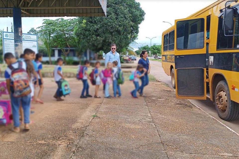 MP verifica segurança no embarque de crianças em transporte escolar em Primavera de Rondônia